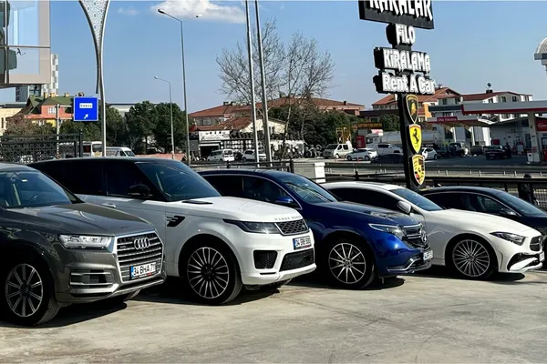 Range Rover ve Mercedes